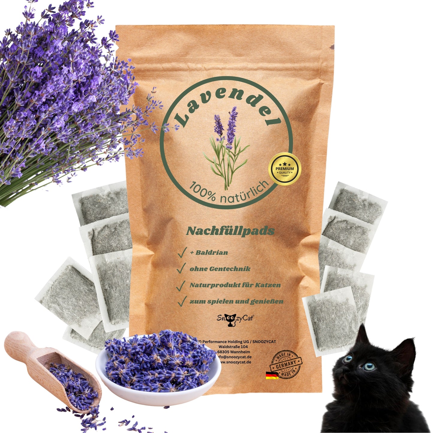 Packung SNOOZYCAT® Lavendel Nachfüllpads für Katzen mit 100 % natürlichen Inhaltsstoffen. Umgeben von getrocknetem Lavendel, Teepads und einer schwarzen Katze mit neugierigem Blick.