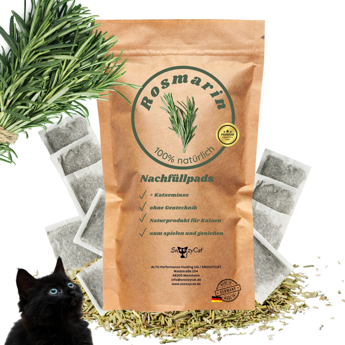 Produktbild der SNOOZYCAT® Nachfüllpads mit Rosmarin und Katzenminze. Im Zentrum befindet sich eine braune Papiertüte mit grünem Rosmarin-Logo und Aufdruck „100 % natürlich“. Drumherum sind mehrere Kräuterpads, lose Rosmarinblätter, ein Rosmarinzweig sowie eine schwarze Katze, die interessiert nach oben schaut. Aufdrucke betonen: gentechnikfrei, waschbar, Naturprodukt, Made in Germany.